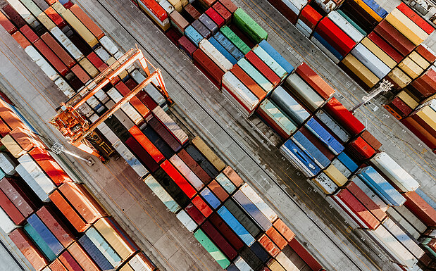 Container in einem Frachthafen